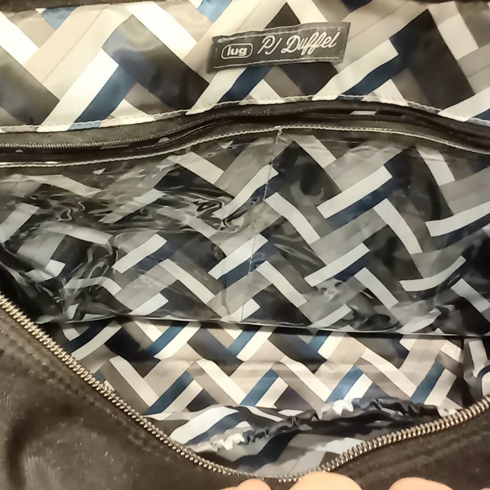 LUG Puddle Jumper Duffel Bag in Brushed Black New - Picture 8 of 14